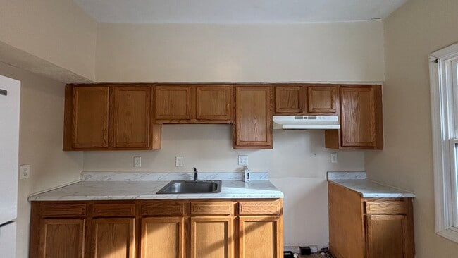 Photo - 4 Bedrooms 1.5 Bath Apartment with Heat and Hot Water Included! Unidad 1083-2R