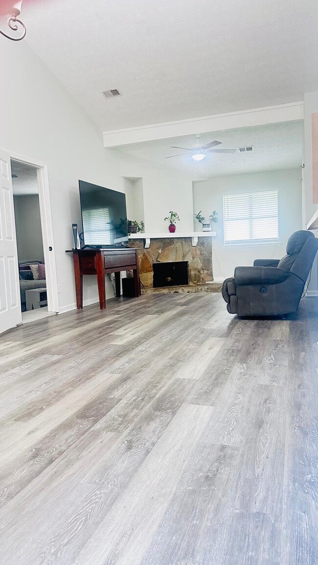 Photo - 2418 Samia Dr NW