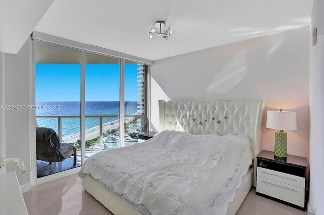 Building Photo - 16699 Collins Ave Unit 1410