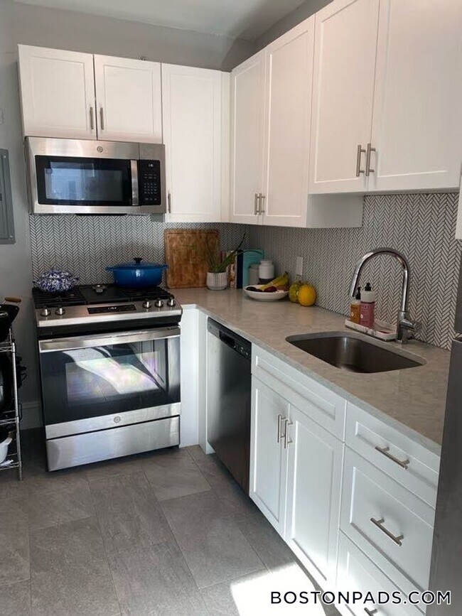 Photo - 233 Lafayette St Unidad 15