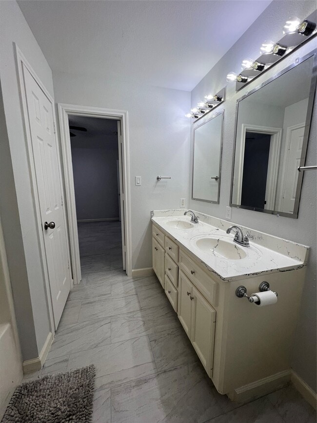 Photo - 4529 Galesburg St