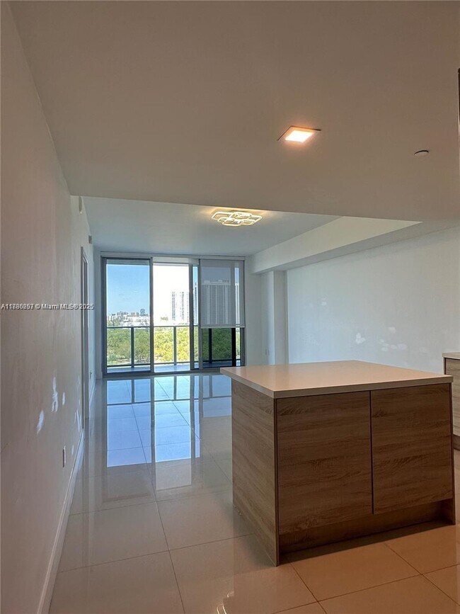 Photo - 16385 Biscayne Blvd Unit 904