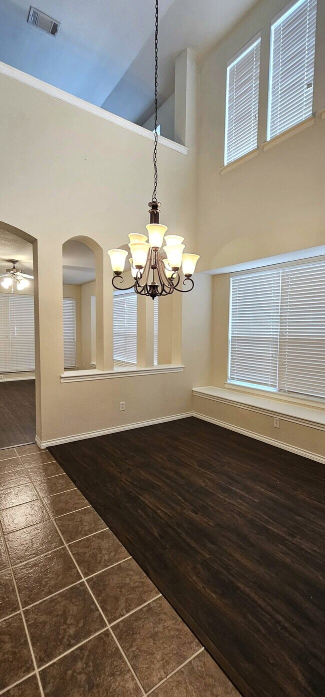 Photo - 1117 Caudle Ln