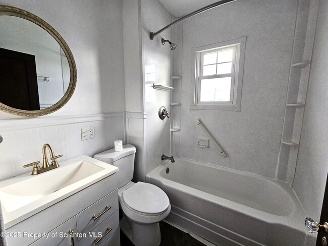 Photo - 852 N Rebecca Ave