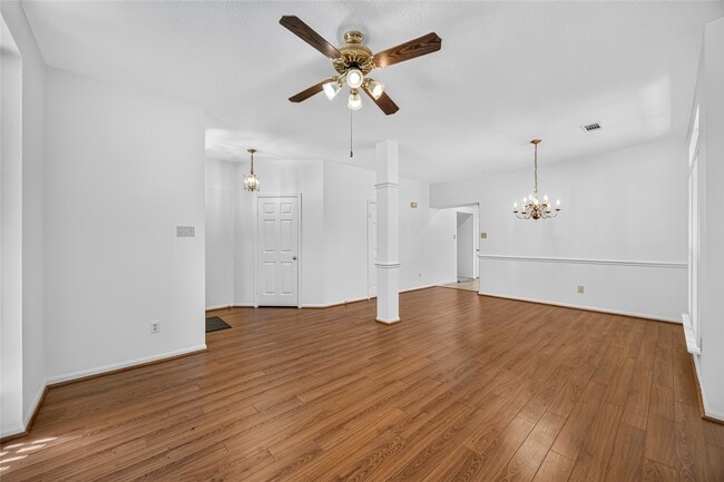 Photo - 88 Laughing Brook Ct