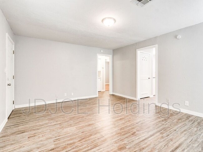 Photo - 536 E Northrup Dr