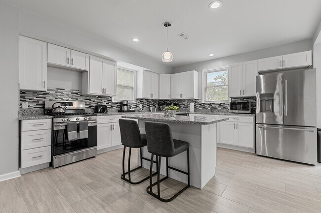 Photo - 711 Woodbourne Ave House