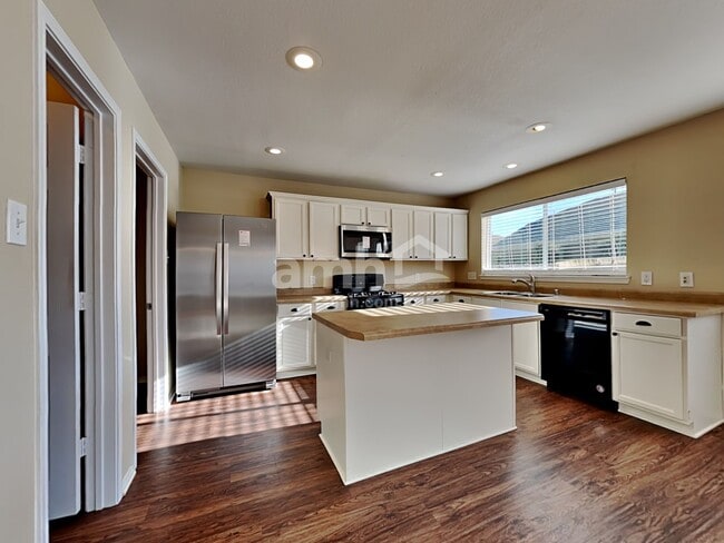 Photo - 421 Hackberry Dr