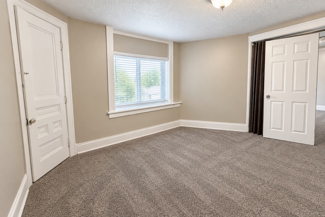 283 Bates Ave Unit 3