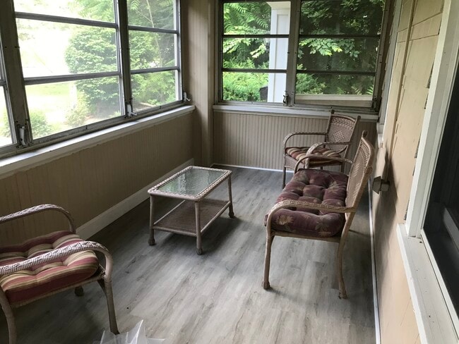 Building Photo - 514 Hartford Ave Unit 514