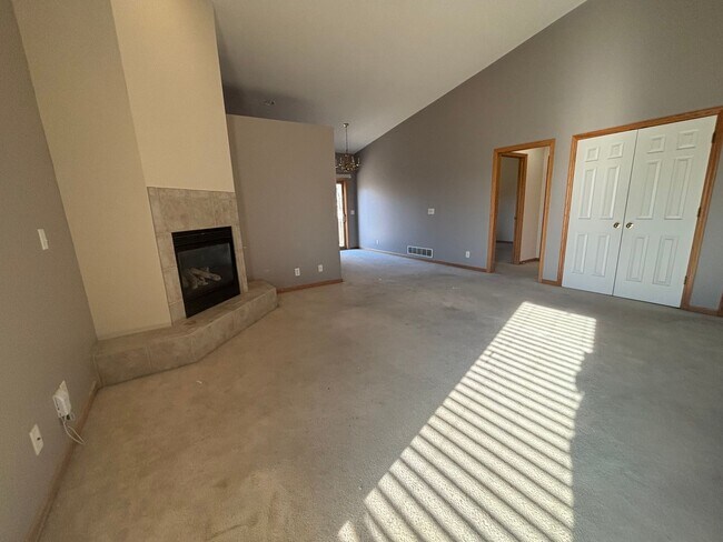 Photo - Spacious 3 bed / 2.5 bath Townhome in Millard