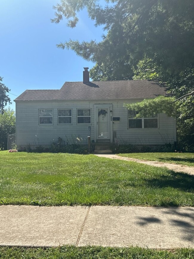 Building Photo - 2 Bedroom House W/ Garage!