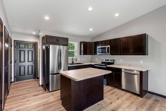 New Construction Home for Rent in Oshkosh, WI - New Construction Home for Rent in Oshkosh, WI