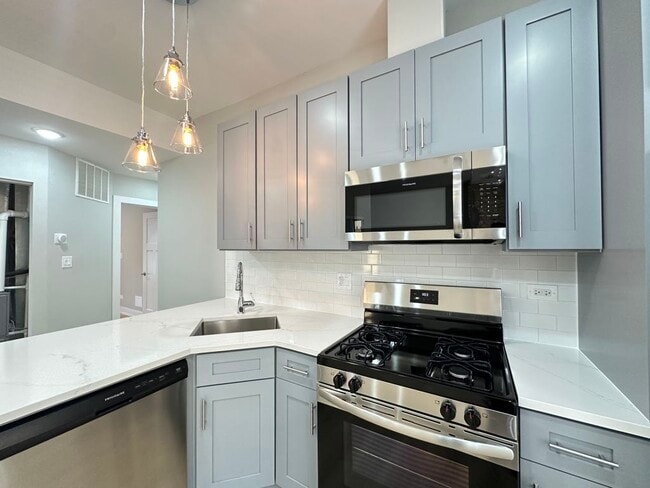 Photo - 419 W Belden Ave Unit 31