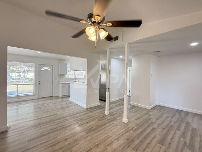 Photo - 2706 Lake Briar