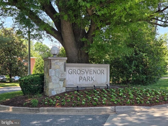 Building Photo - 10424 Rockville Pike Unit 402