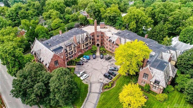 OUTSIDE BLDG - 1211 Far Hills Ave Condo Unit #305