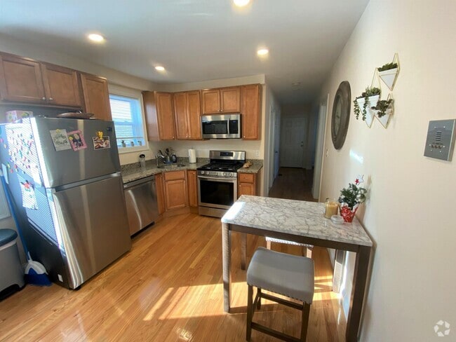 Building Photo - 6 Nashua St Unit 2 Rental