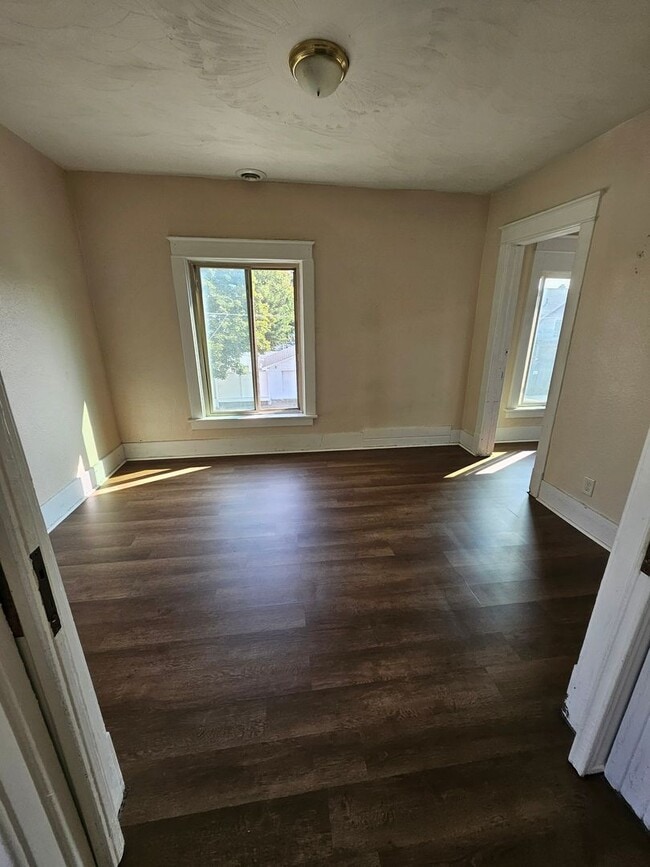 Photo - Upper 3 bedroom unit