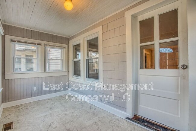 Photo - 214 Center St