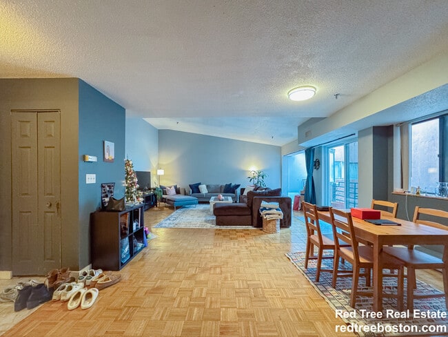 Photo - 147 Kelton St Unit 715