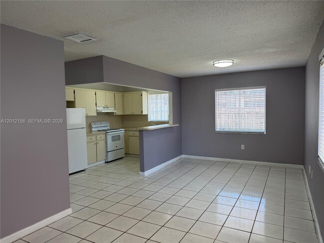 Photo - 837 SE 8th Ct Unidad 4