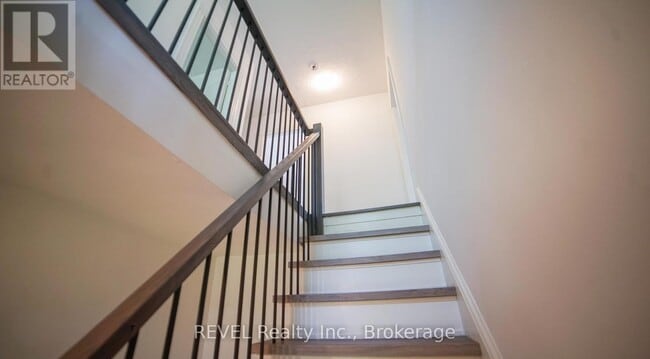 Photo - 21 Plymouth Rd Unit Upper