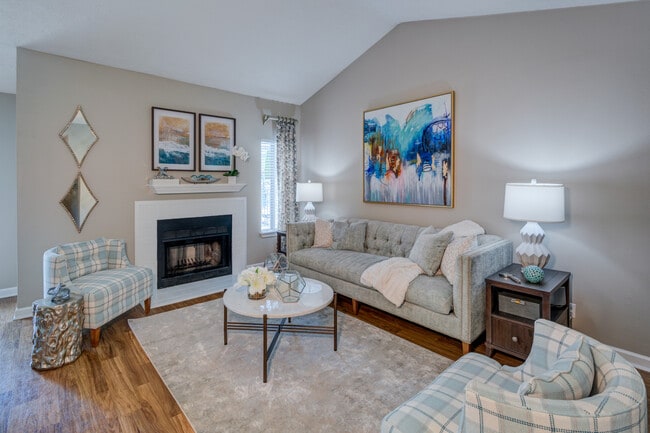 2BR, 2BA - 1034SF