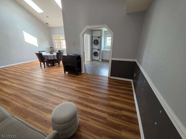 105 Roseland Ave
