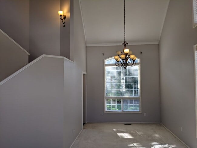 Spacious Single Family Home with Large Yar... - Spacious Single Family Home with Large Yar...