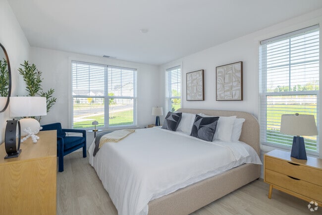 2BR, 2BA - 1,027SF - Primary Bedroom