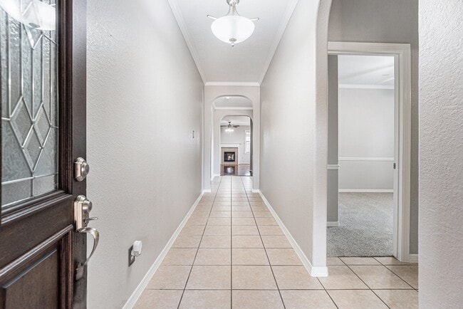 Photo - 405 Abbey Ln