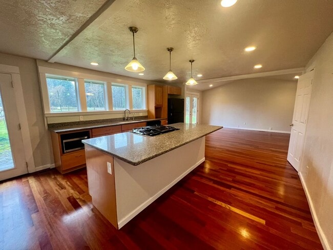 Photo - Private Westside 3 BD+Den