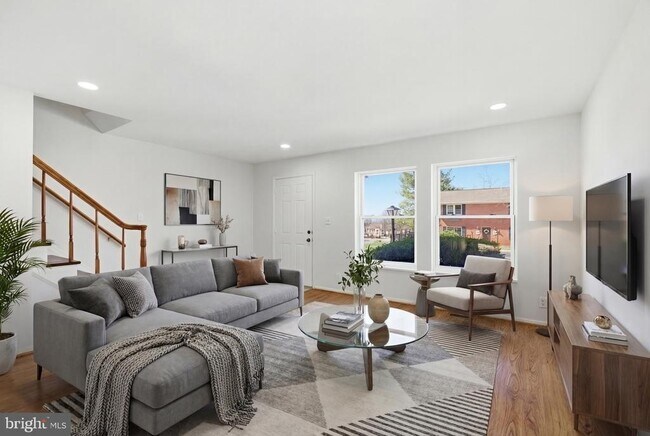 Photo - 102 N Duke Dr