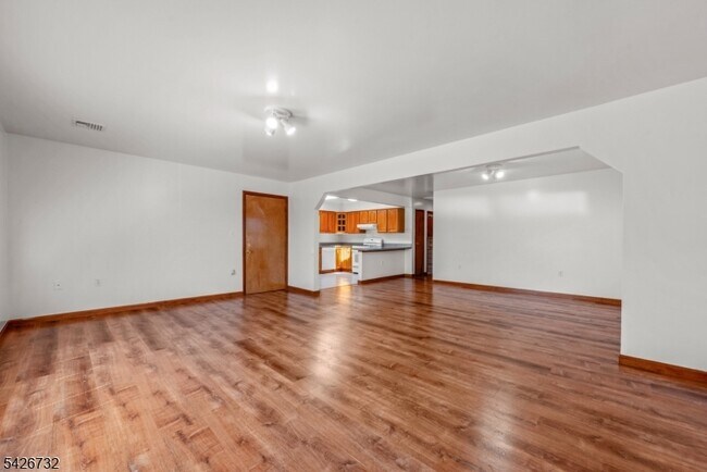 Photo - 937 Grove St