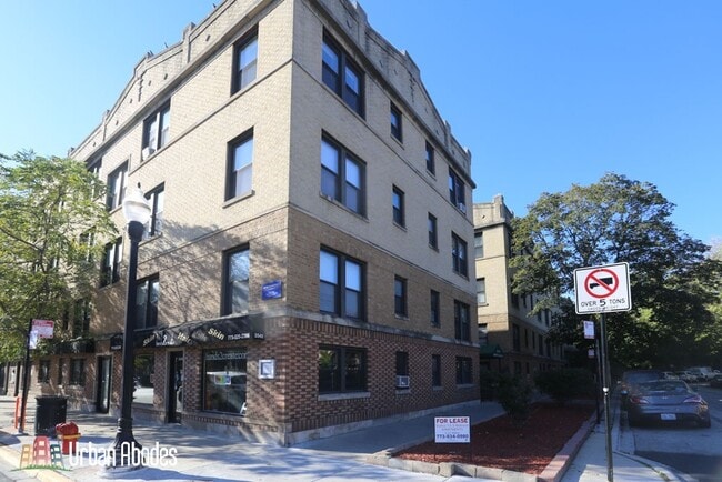 Building Photo - 703 W Brompton Ave Unit A01C
