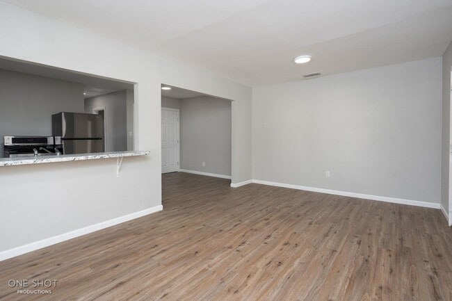Photo - 2744 Russell Ave Unidad West