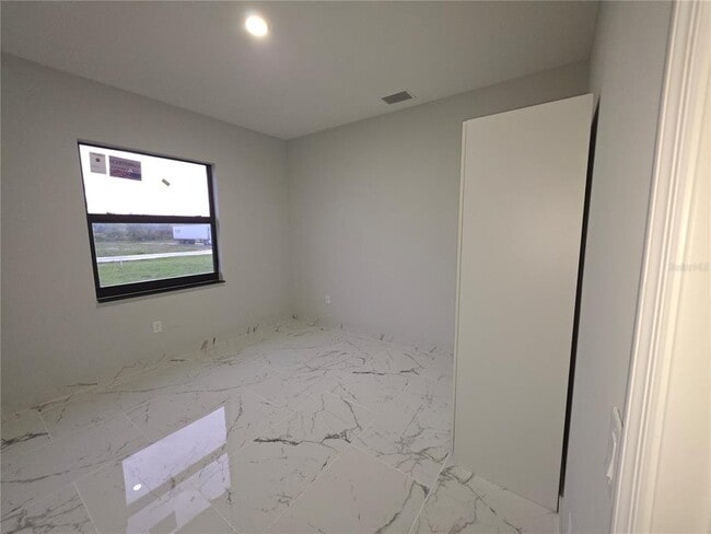 Photo - 1035 Kismet Pkwy W