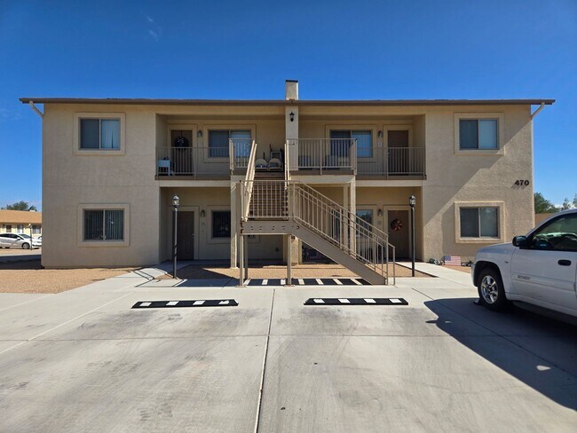 Building Photo - Quiets, Comfortable Living Unit 470 A Fourplex