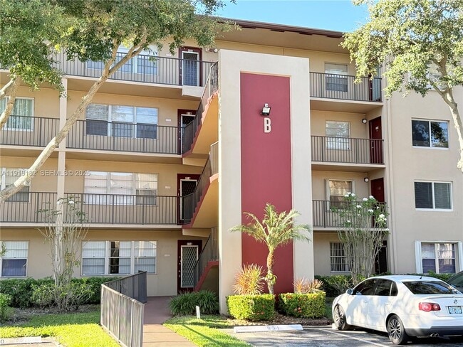 Building Photo - 850 SW 133rd Terrace Unit 416B