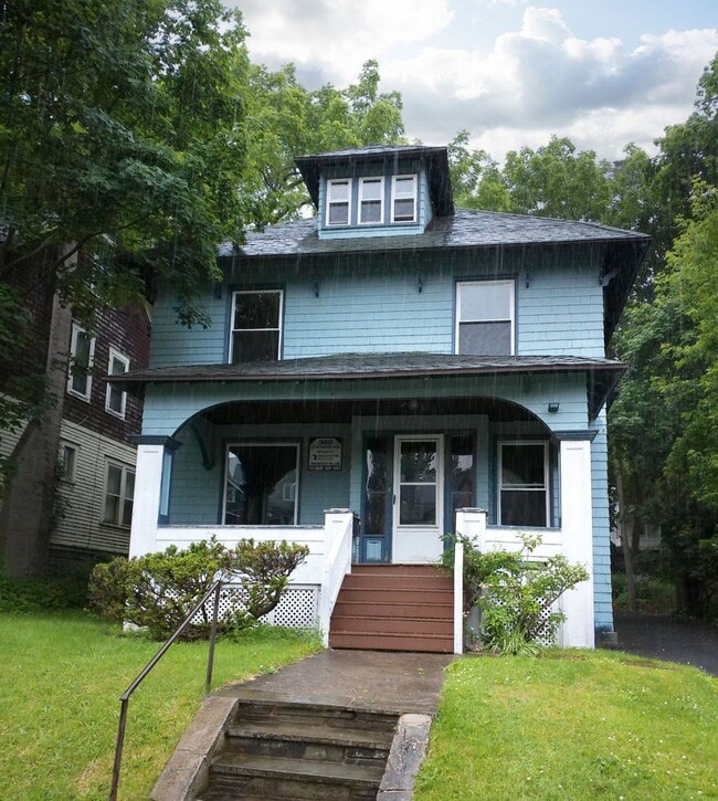Building Photo - Single Family Home Available 6/1/26