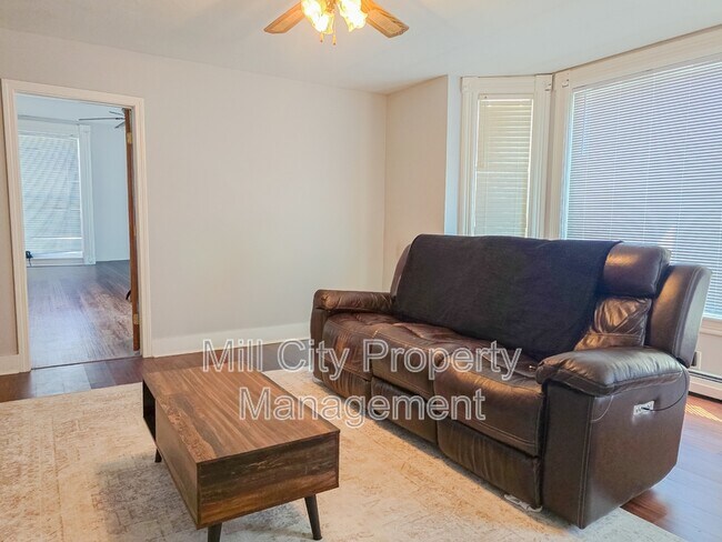 Photo - 463 Lake Ave