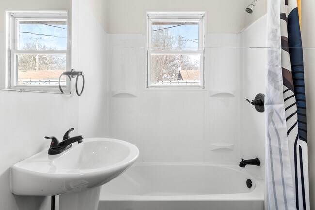 Photo - 3310 E 9th St Unit 3310 E 9th