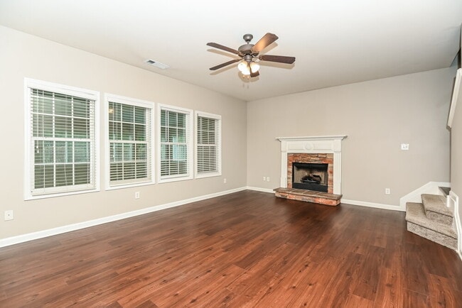 Photo - 300 Nobleman Way