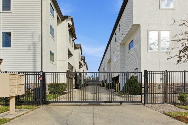 Building Photo - 1222 Upton St