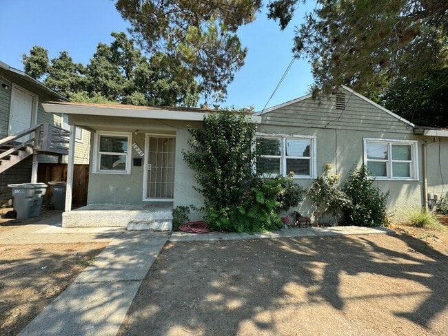 Building Photo - One Bedroom - West Sacramento