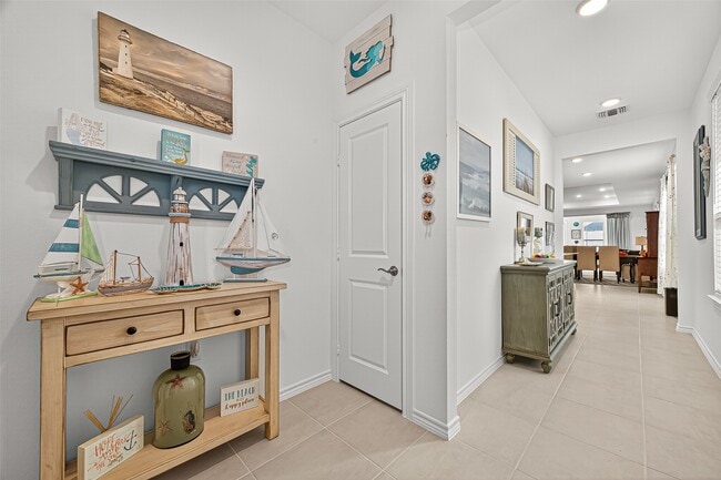 Building Photo - 8047 Prospect Dr