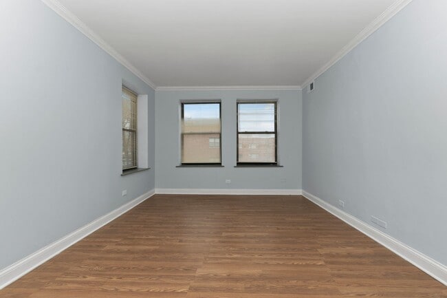 One Bedroom in South Shore Available Now! - One Bedroom in South Shore Available Now! House