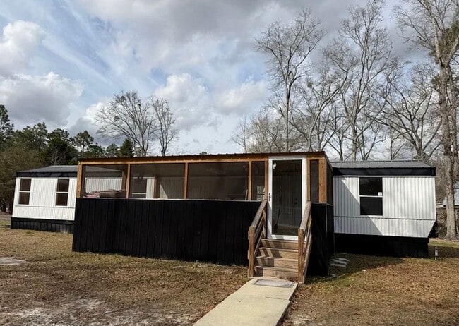 Building Photo - 2 Bed/1 Bath Mobile Home-UNDER RENOVATIONS
