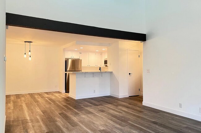 Photo - Lovely 2 Bed/2 Bath with Hardwood Floors, Central Air Conditioning, Stainless Steel Appliances, L...